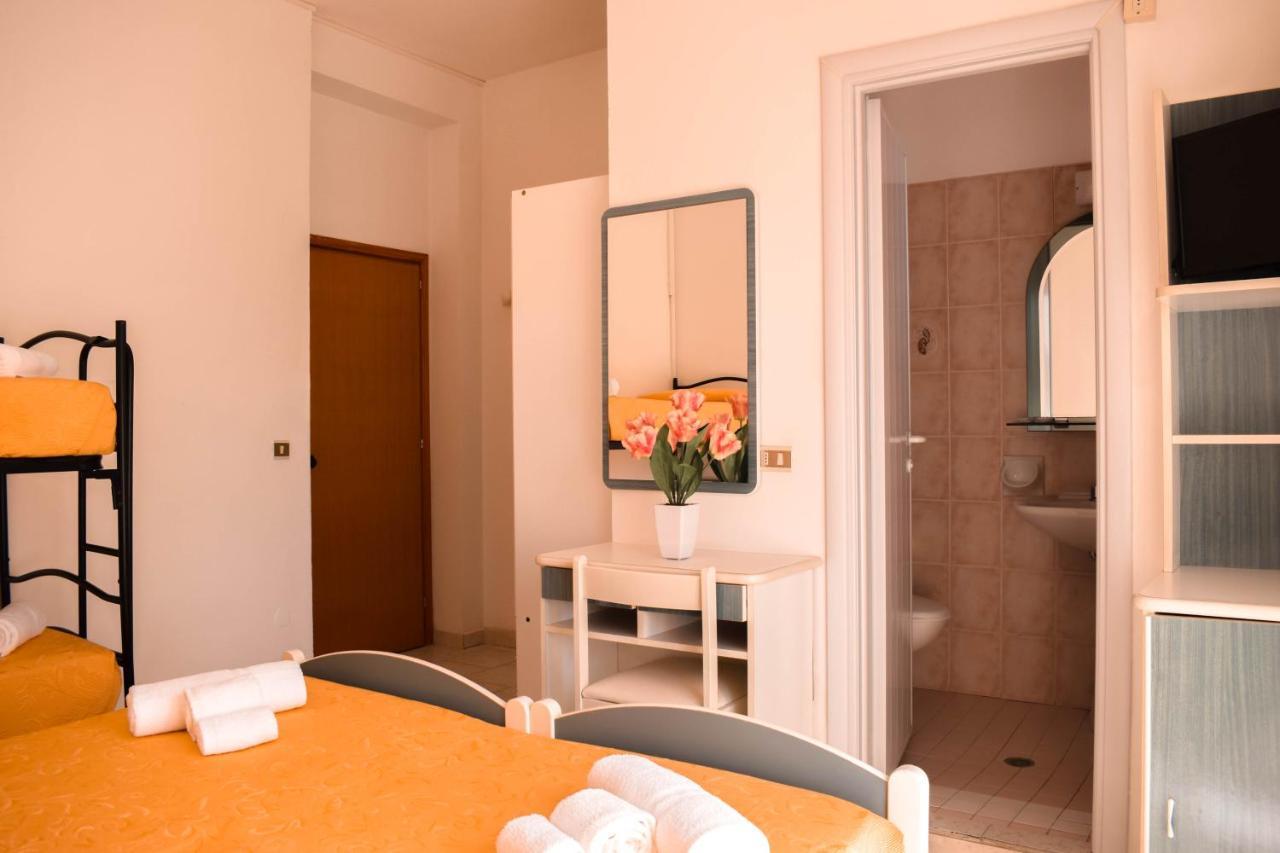 Zeus Hotel 3*