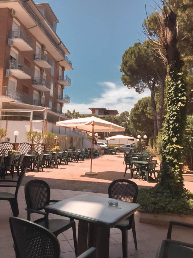 Zeus Hotel 3*